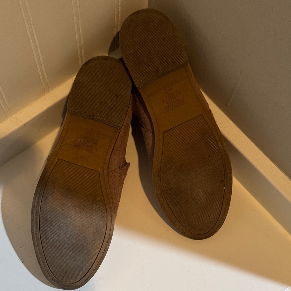 TOMS Women's Tan Suede Ankle Booties - Picture 4 of 5